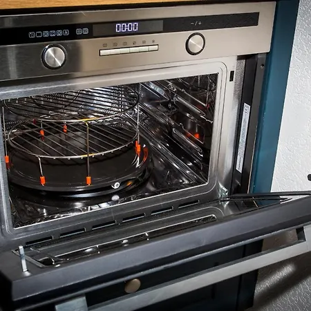 Romantic Sea View Studio, Steps Away From The