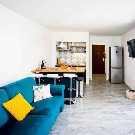 Romantic Sea View Studio, Steps Away From The Apartman