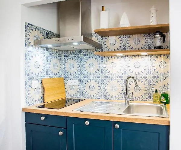 Romantic Sea View Studio, Steps Away From The * Антиб