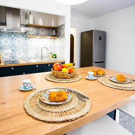 Apartment Romantic Sea View Studio, Steps Away From The