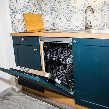 Romantic Sea View Studio, Steps Away From The Apartmán