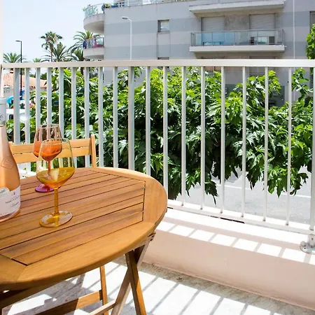 Apartment Romantic Sea View Studio, Steps Away From The