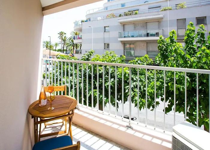 Romantic Sea View Studio, Steps Away From The *