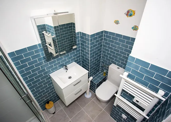 Romantic Sea View Studio, Steps Away From The * Antibes