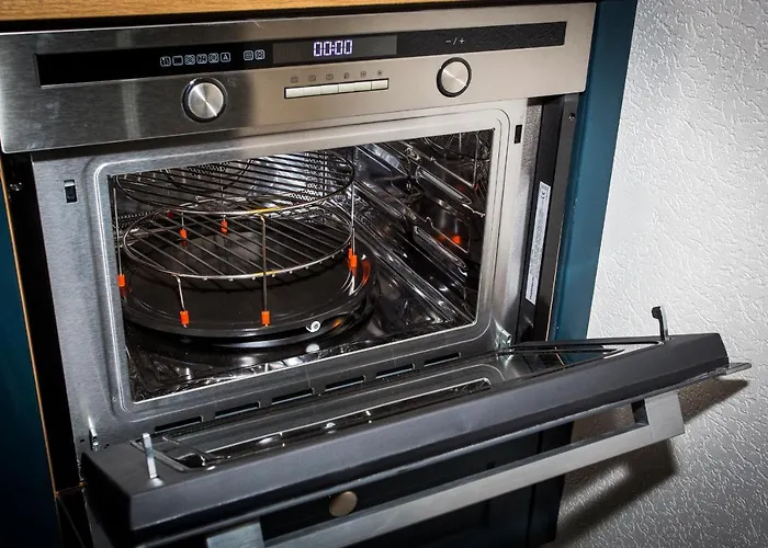 Romantic Sea View Studio, Steps Away From The