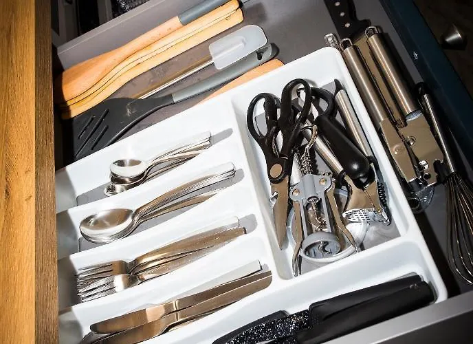 Daire Romantic Sea View Studio, Steps Away From The Antibes